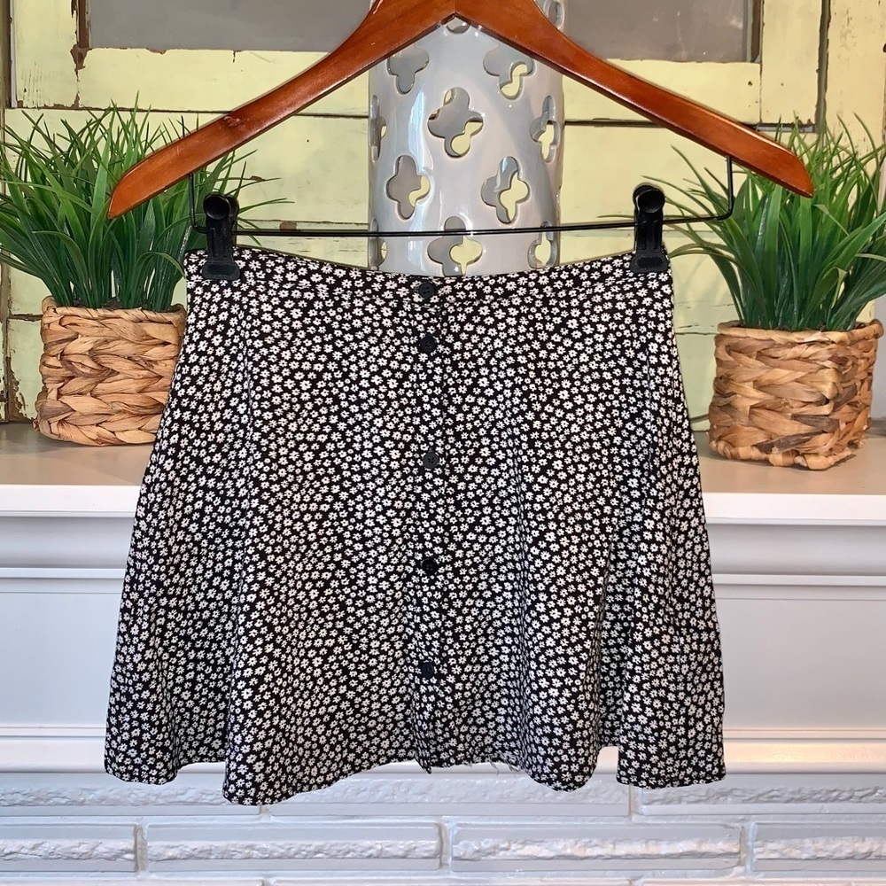 H&M Divided Black White Daisy Floral Print Y2K Mini Skirt Size 2